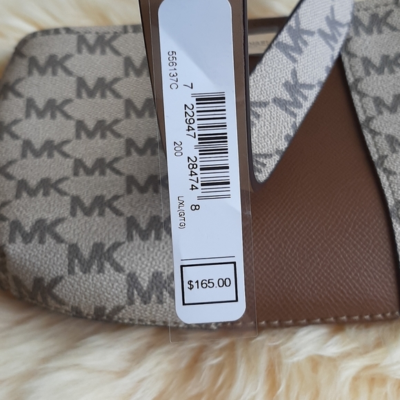 ●SOLD● Michael Kors Belt Bag - Picture 4 of 6